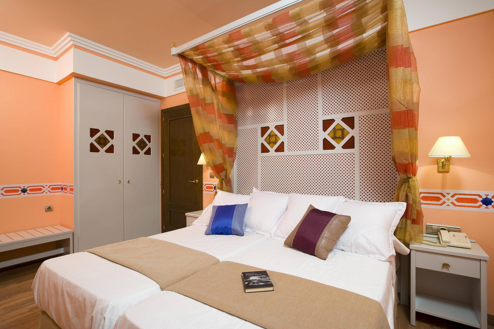 Suites Gran Via 44 Гранада Стая снимка